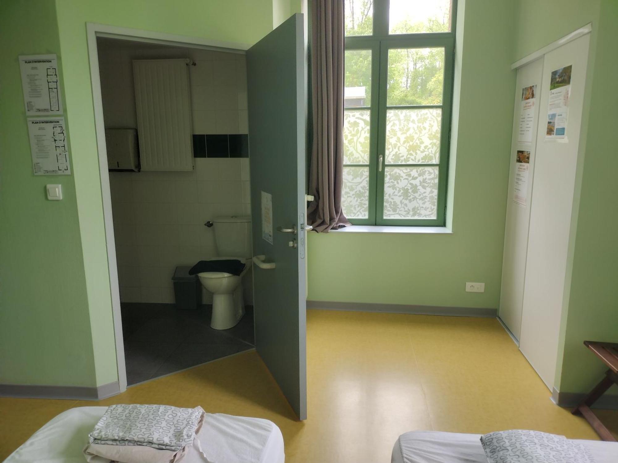 Ostal Scrignac - Gite D'Etape De La Gare Eksteriør billede