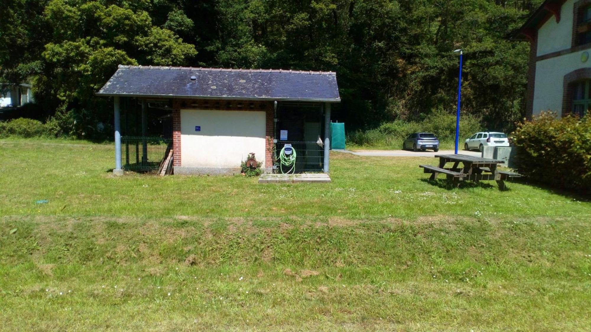 Ostal Scrignac - Gite D'Etape De La Gare Eksteriør billede