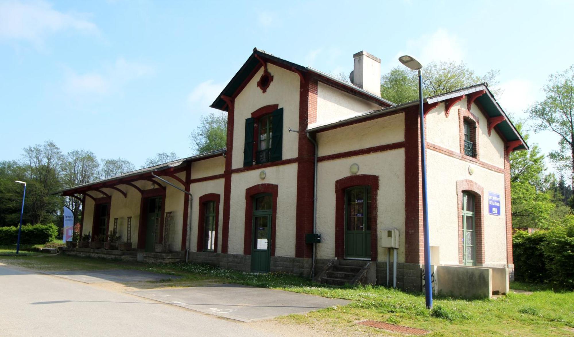 Ostal Scrignac - Gite D'Etape De La Gare Eksteriør billede